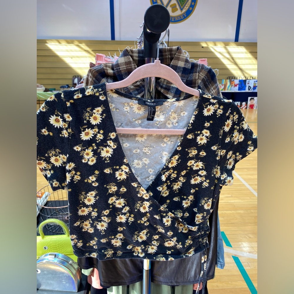 Forever21 Vintage Black Ditsy Floral Wrap Crop Top size XL